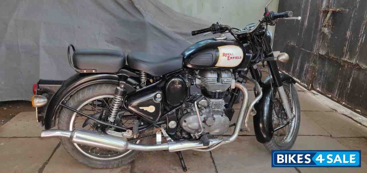 Black Royal Enfield Classic 500
