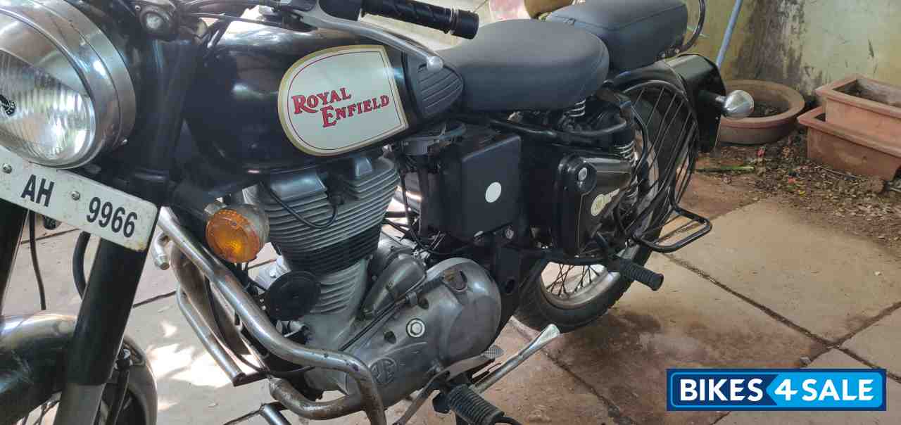 Black Royal Enfield Classic 500