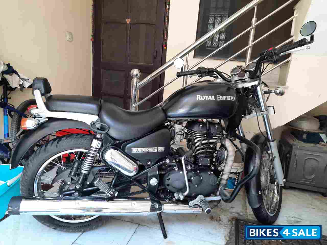 Matte Black Royal Enfield Thunderbird 350 Matte Black Royal Enfield Thunderbird 350