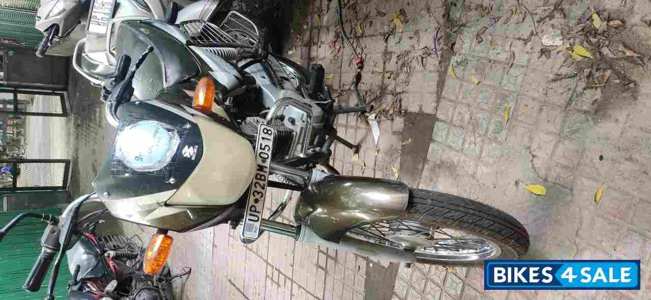 Gray Bajaj CT 100