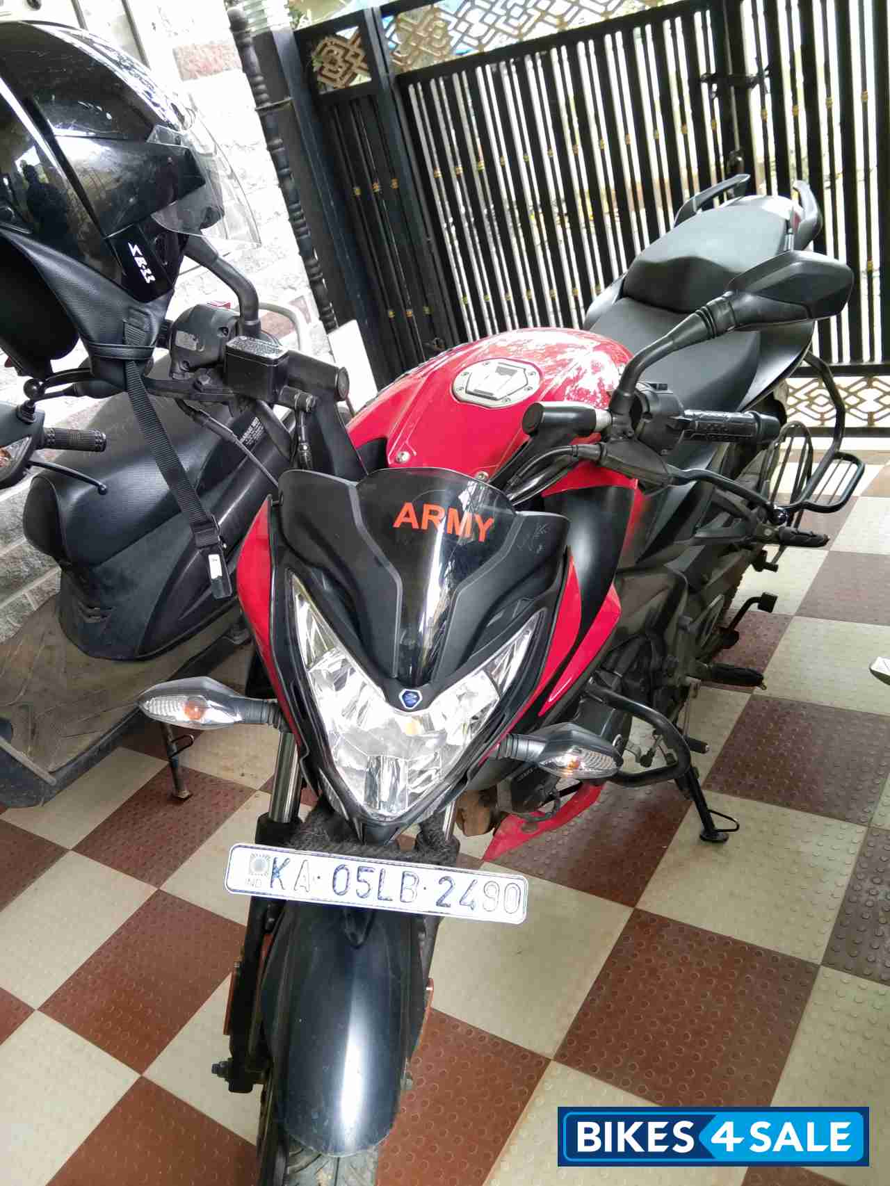 Red Bajaj Pulsar NS 160 BS6