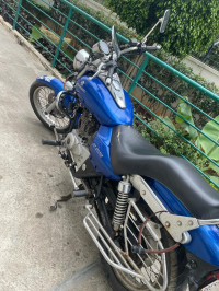 Blue Bajaj Avenger 220 DTS-i
