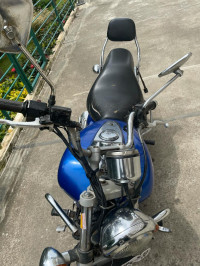 Blue Bajaj Avenger 220 DTS-i