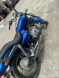 Blue Bajaj Avenger 220 DTS-i
