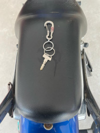 Blue Bajaj Avenger 220 DTS-i