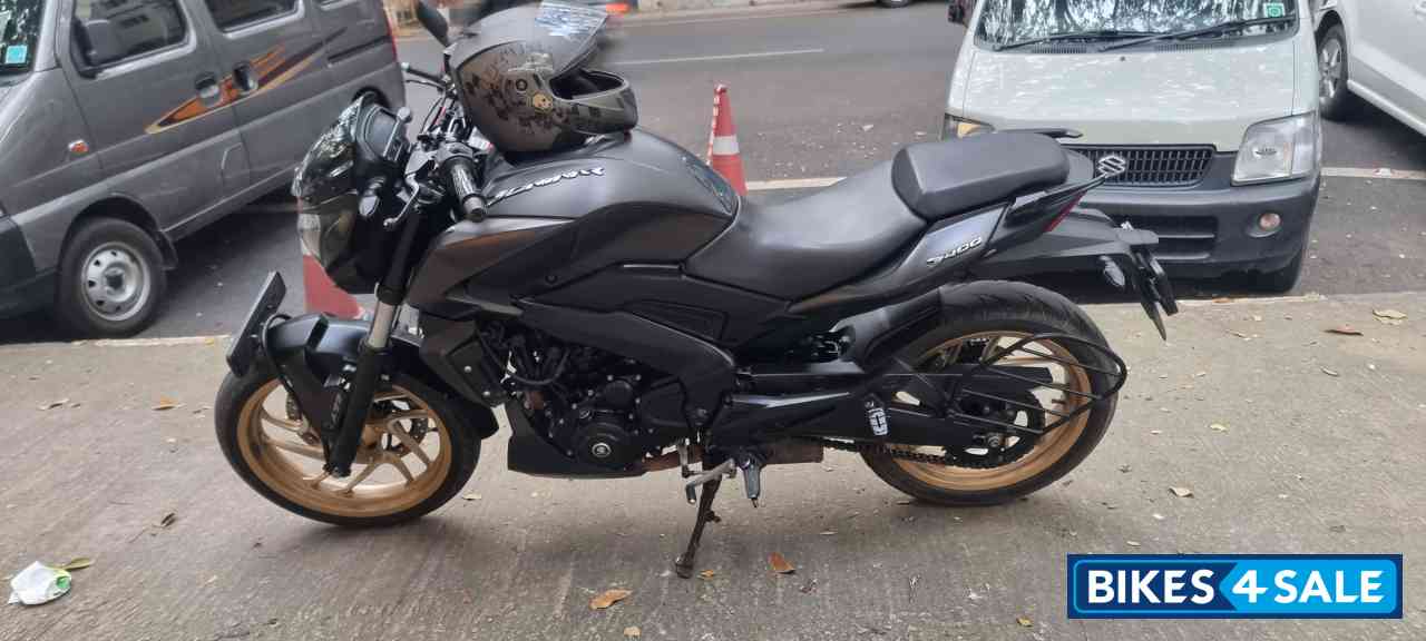 Black Bajaj Dominar 400 Disc