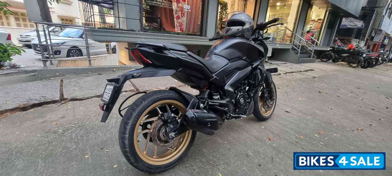Black Bajaj Dominar 400 Disc