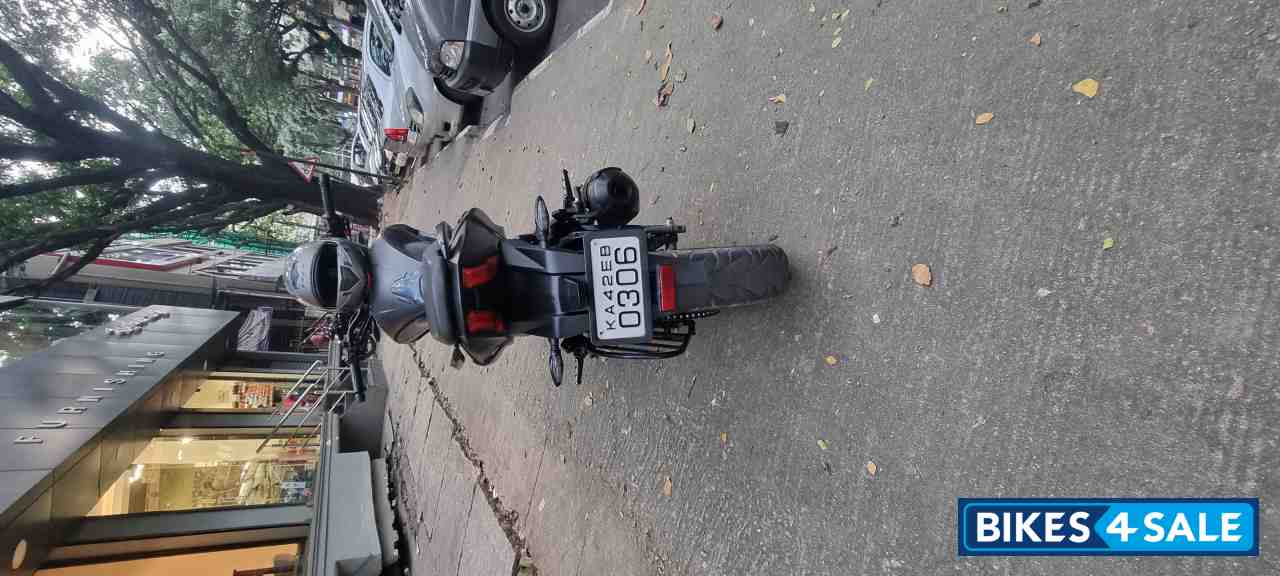 Black Bajaj Dominar 400 Disc
