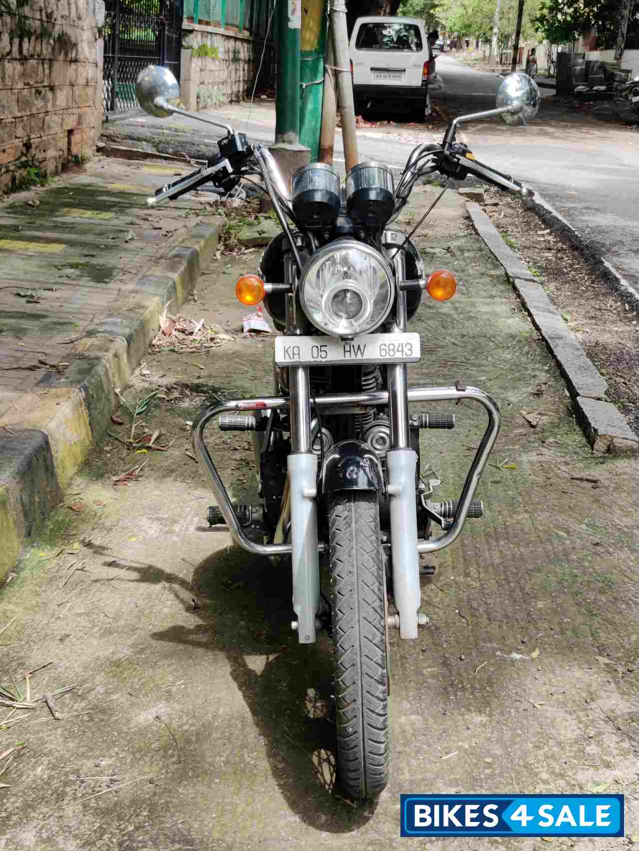 Black Royal Enfield Thunderbird 500