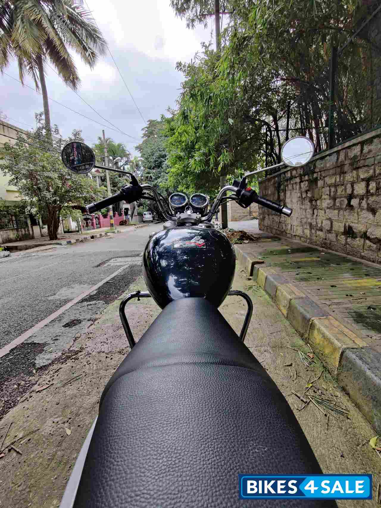 Black Royal Enfield Thunderbird 500 Black Royal Enfield Thunderbird 500