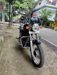Black Royal Enfield Thunderbird 500