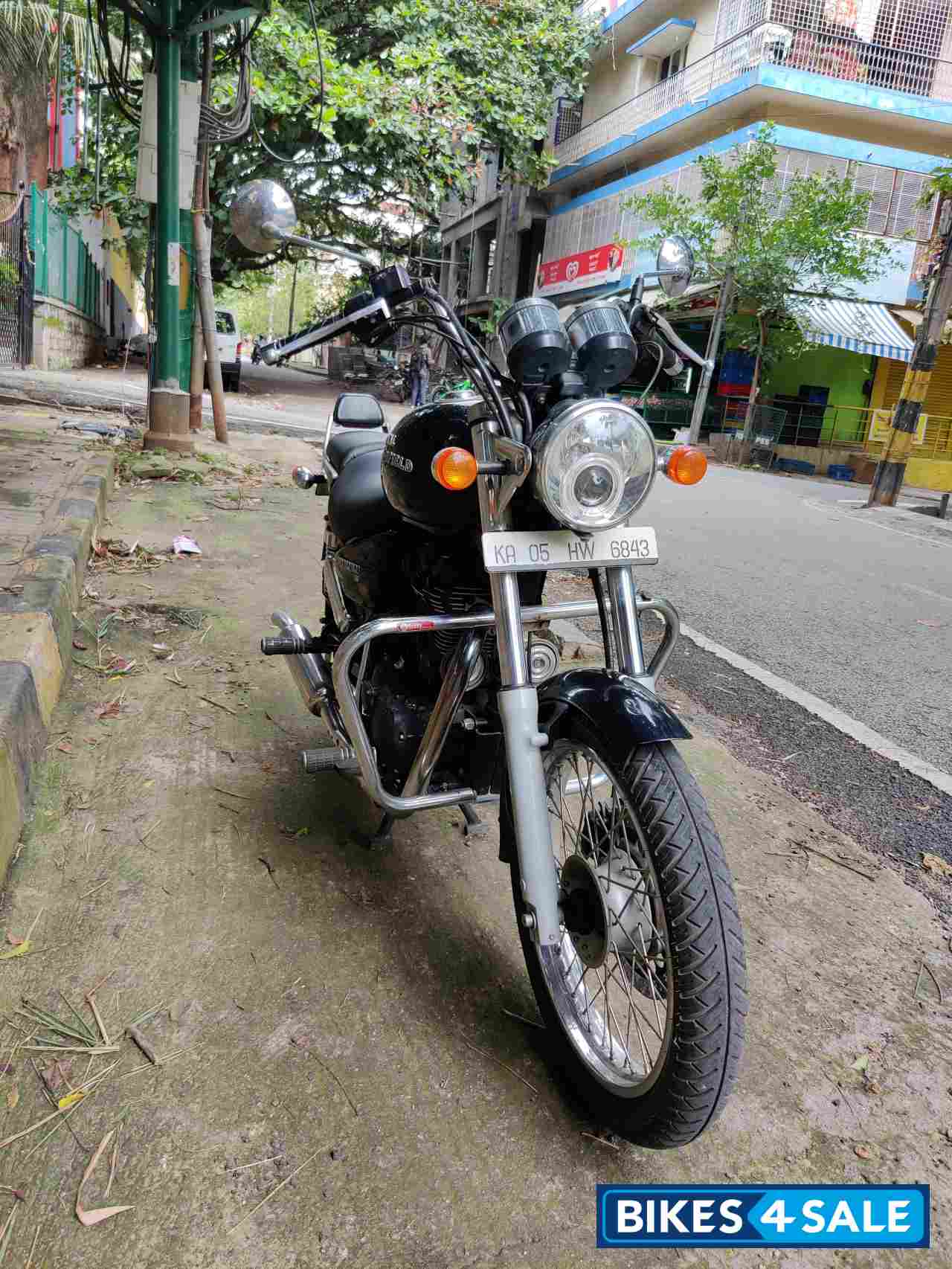 Black Royal Enfield Thunderbird 500 Black Royal Enfield Thunderbird 500