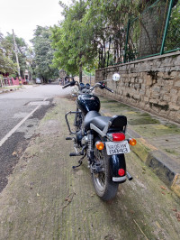 Black Royal Enfield Thunderbird 500