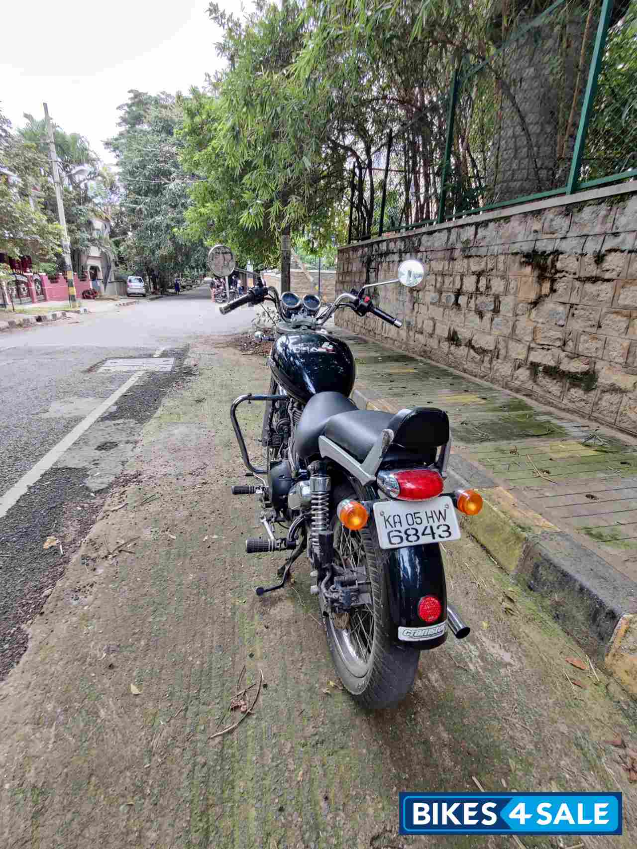 Black Royal Enfield Thunderbird 500 Black Royal Enfield Thunderbird 500