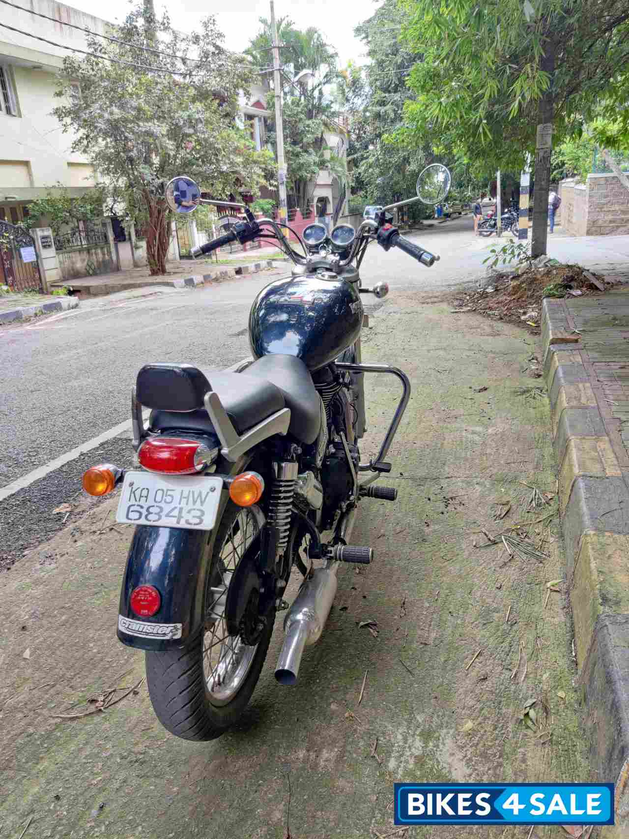 Black Royal Enfield Thunderbird 500 Black Royal Enfield Thunderbird 500