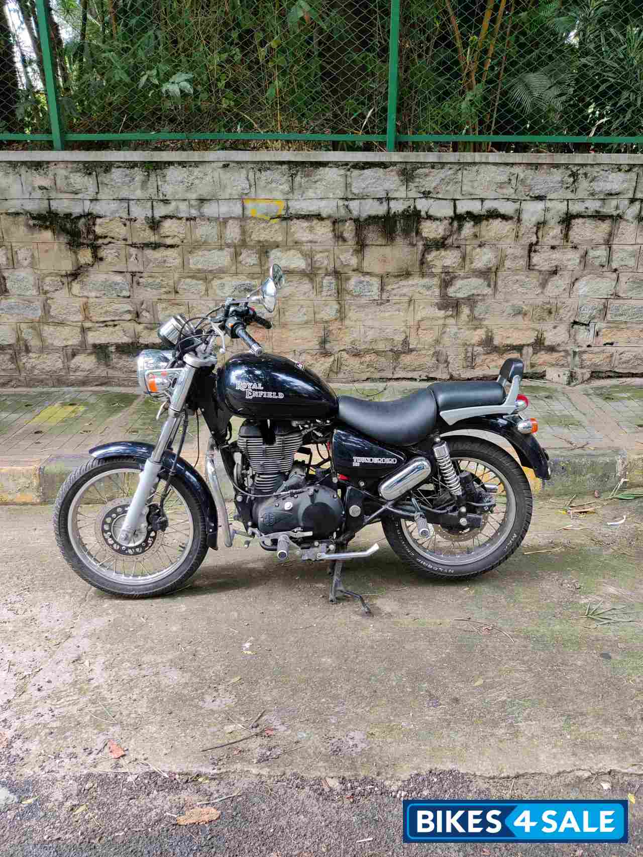 Black Royal Enfield Thunderbird 500 Black Royal Enfield Thunderbird 500