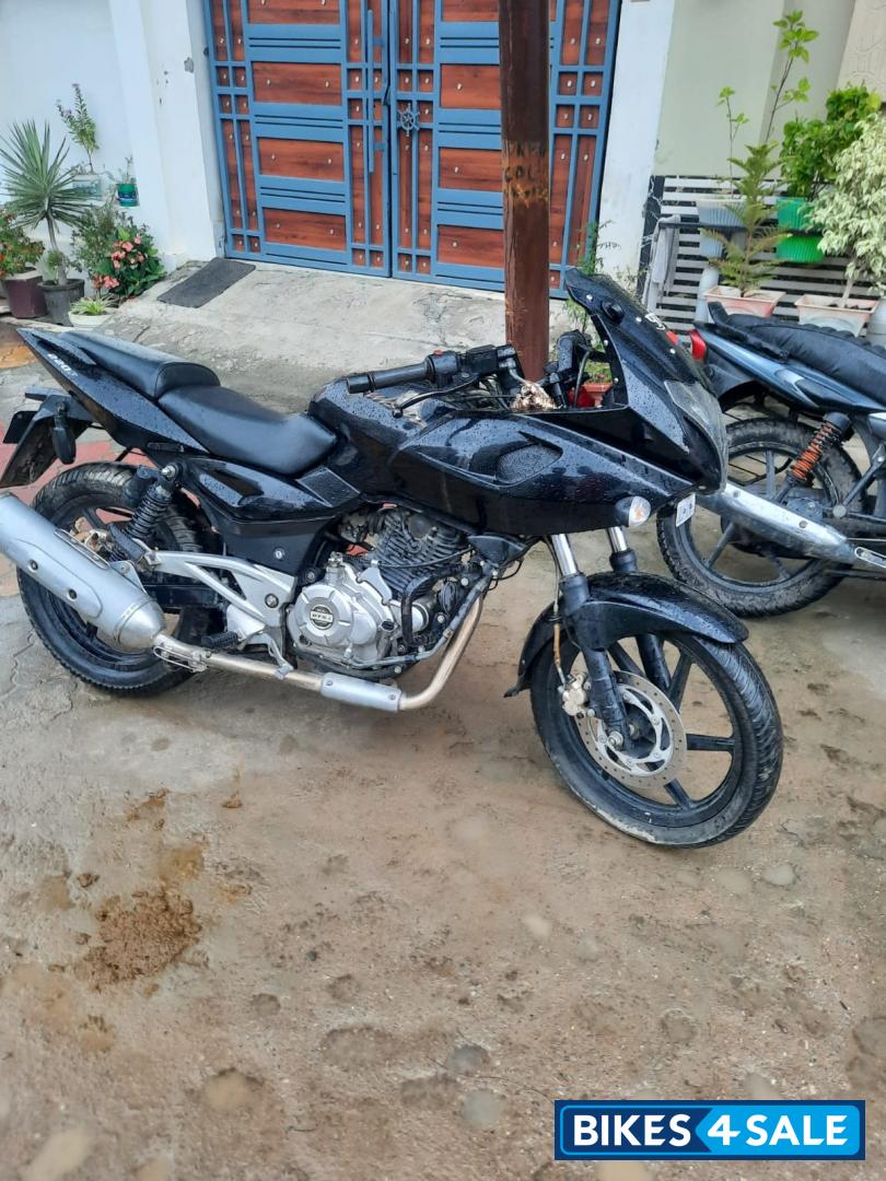 Bajaj Pulsar 220F