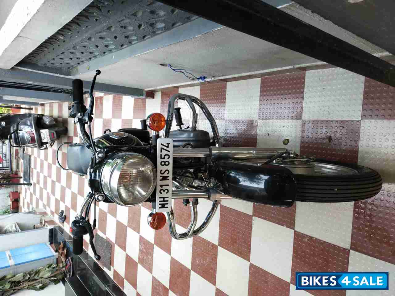 Black Royal Enfield Bullet 350