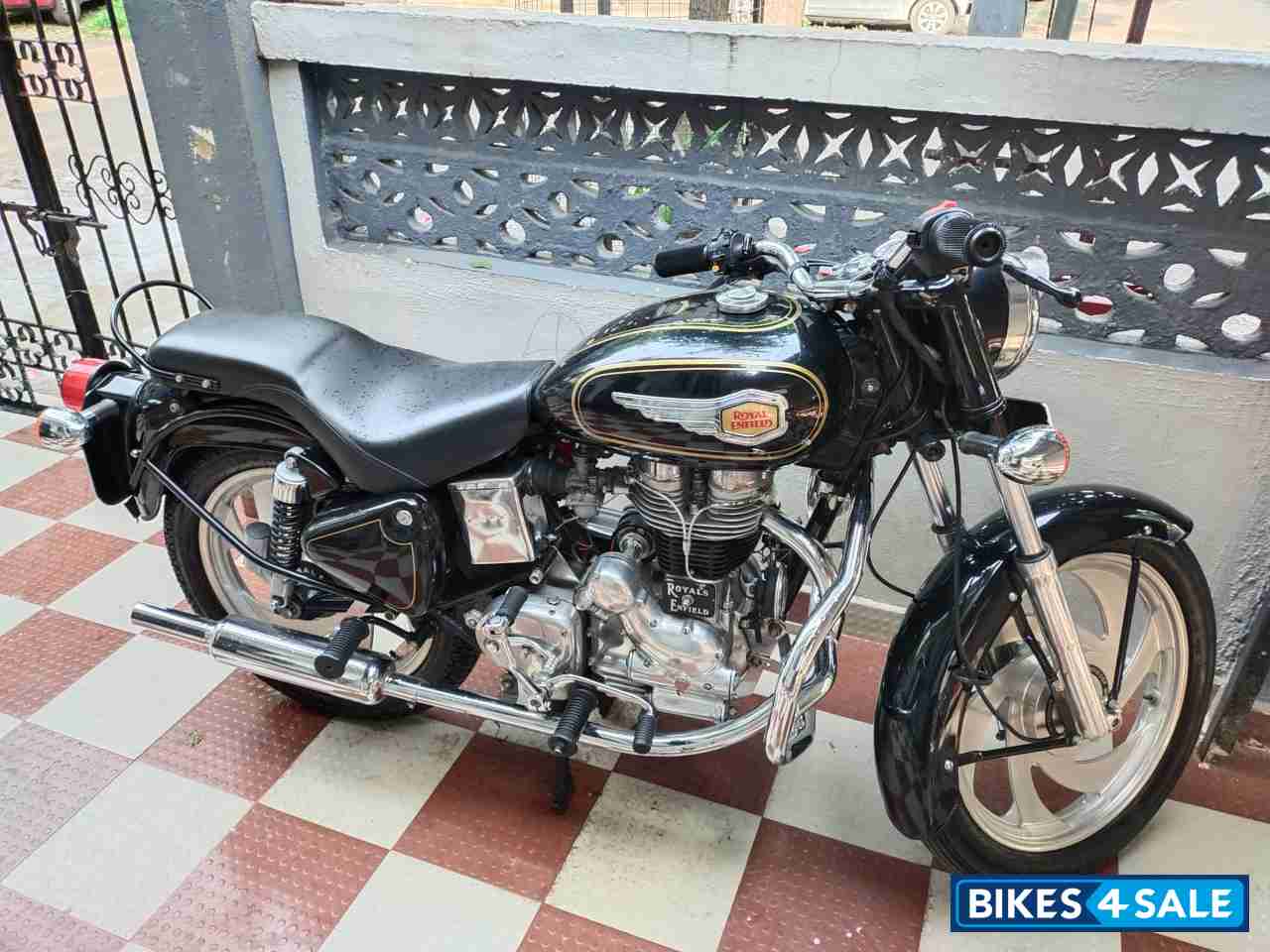 Black Royal Enfield Bullet 350