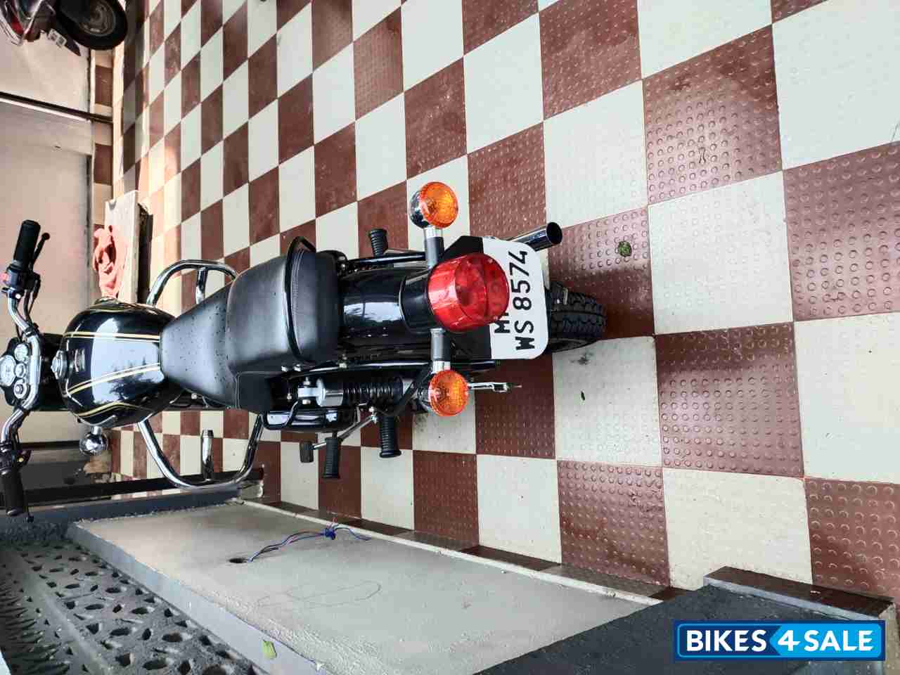 Black Royal Enfield Bullet 350