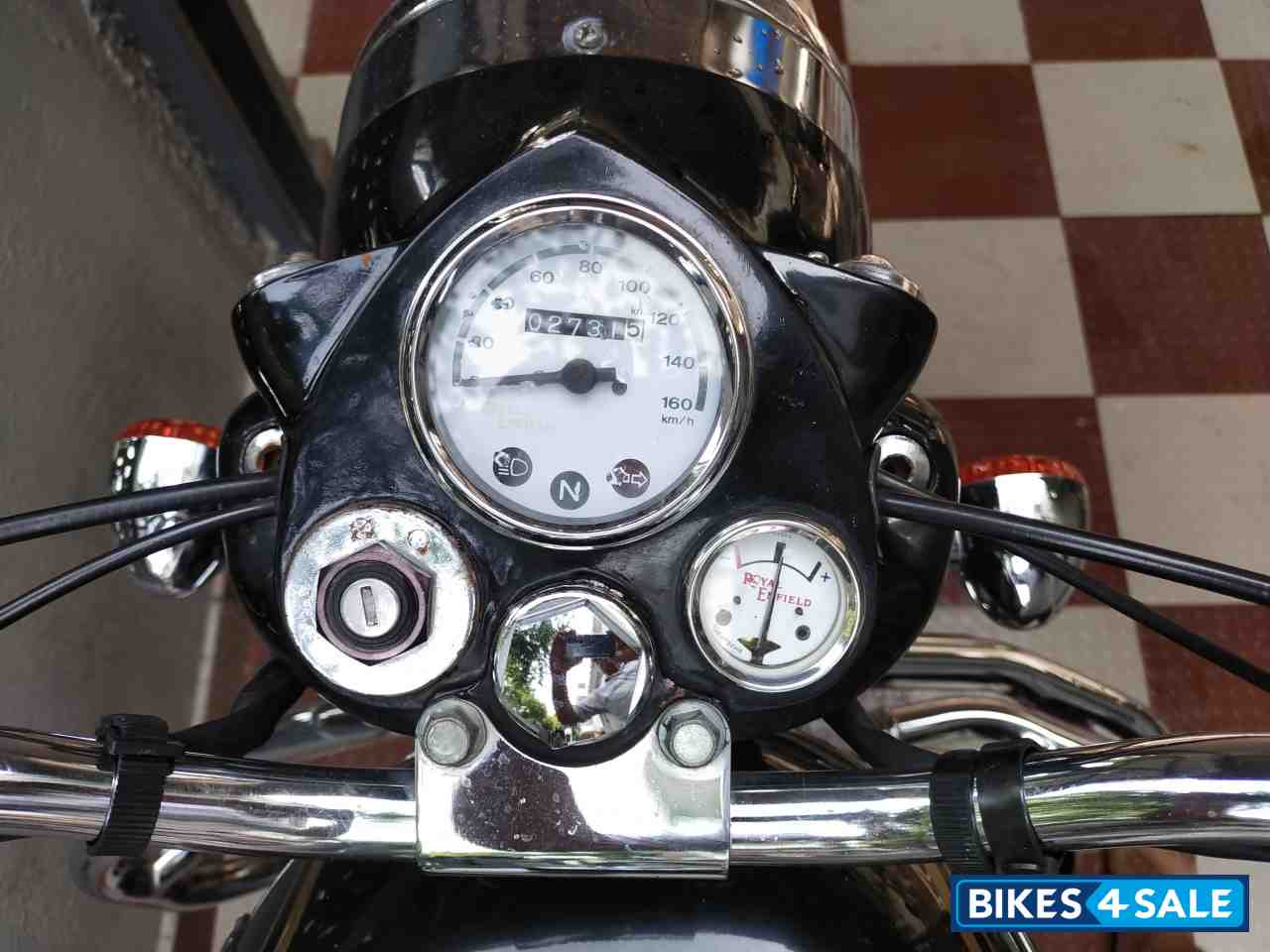 Black Royal Enfield Bullet 350