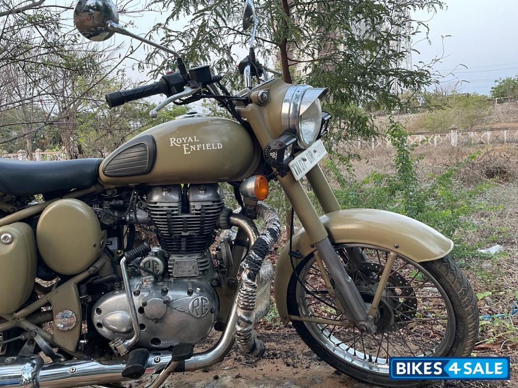 Brown Royal Enfield Classic Desert Storm