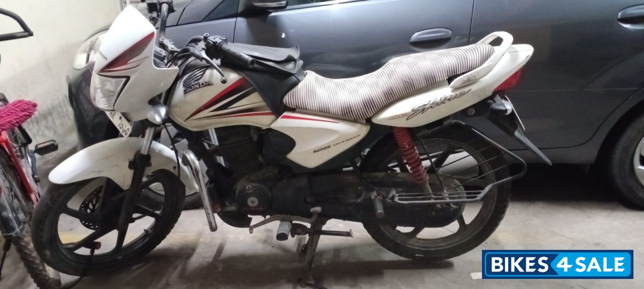 White Honda CB Shine