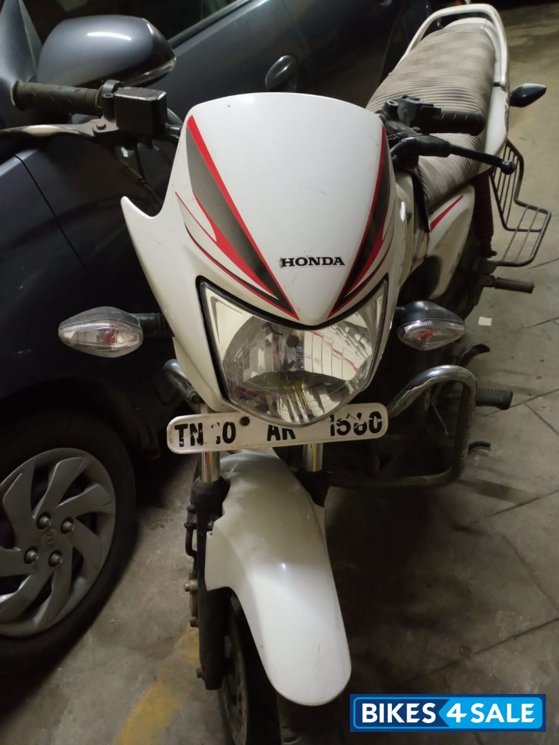 White Honda CB Shine