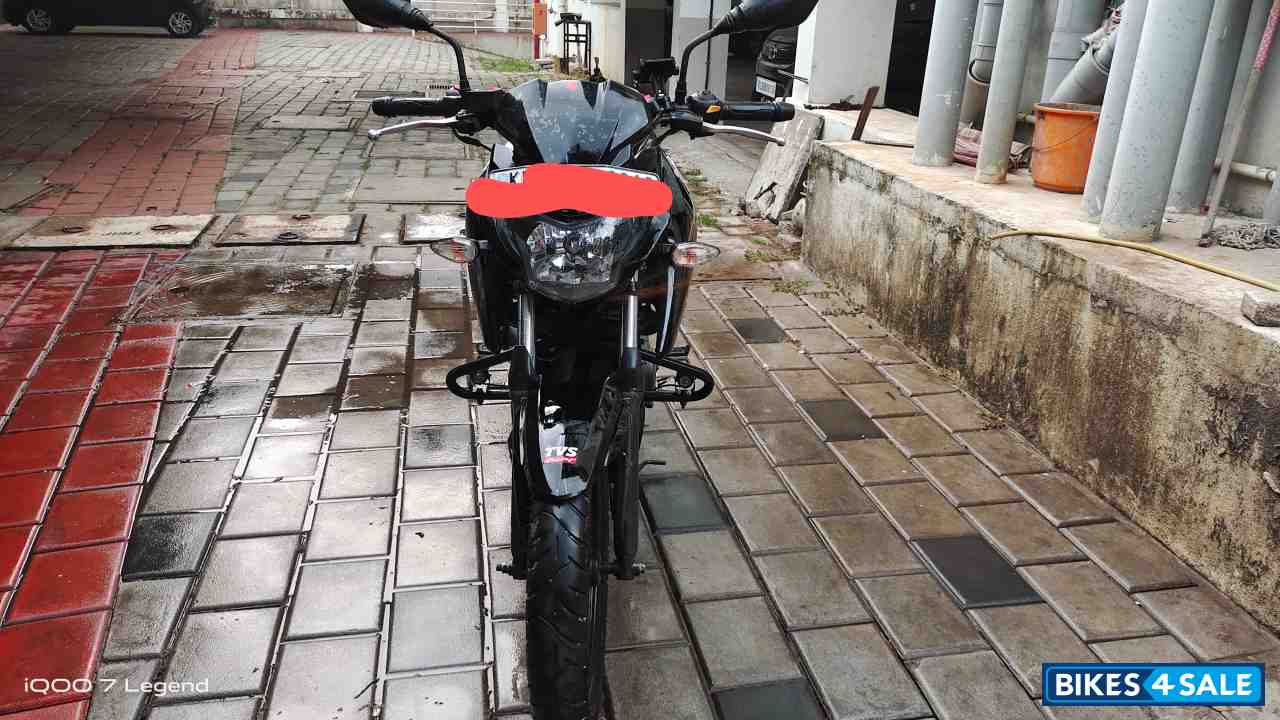 Black TVS Apache RTR 160 4V
