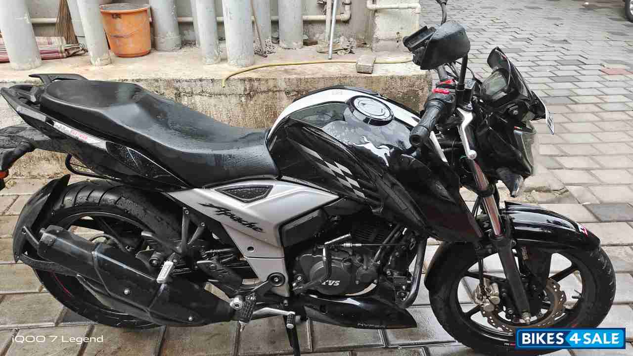 Black TVS Apache RTR 160 4V
