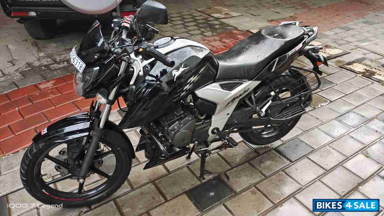 Black TVS Apache RTR 160 4V