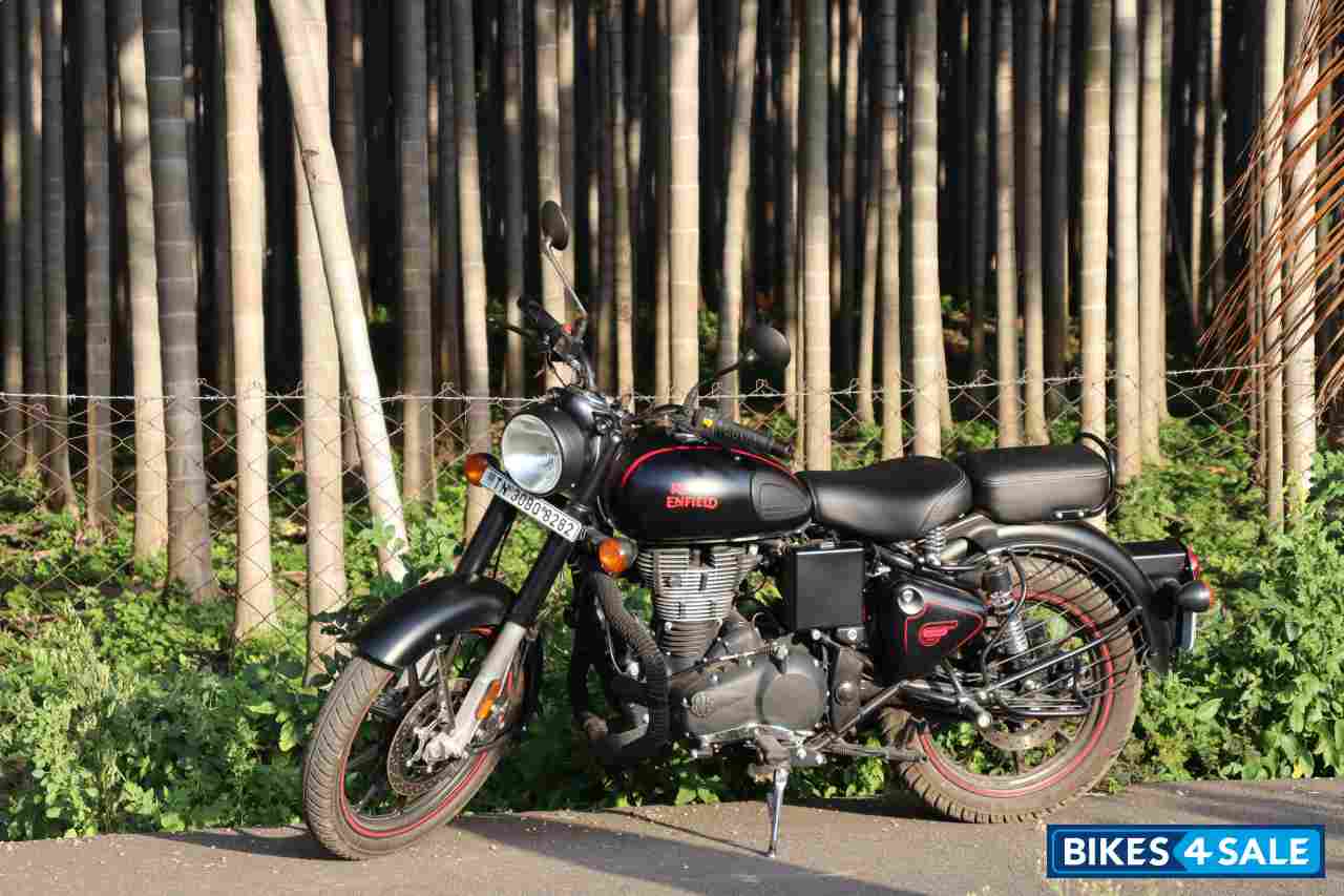 Royal Enfield Classic Stealth Black