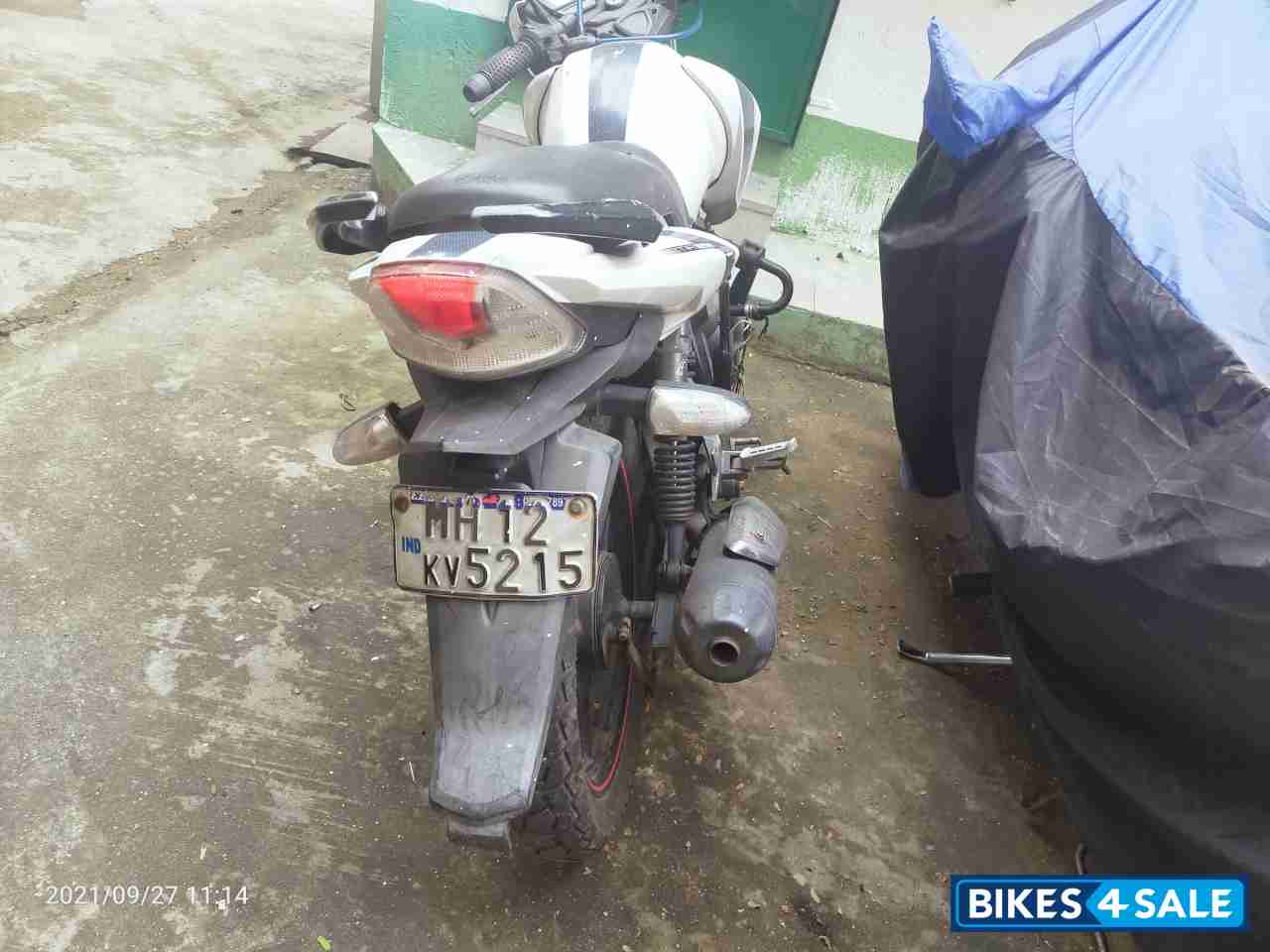 White TVS Apache RTR 160