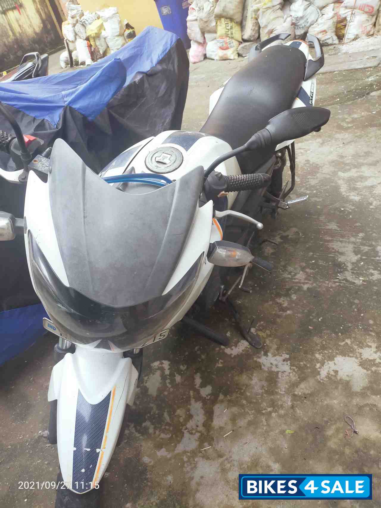 White TVS Apache RTR 160