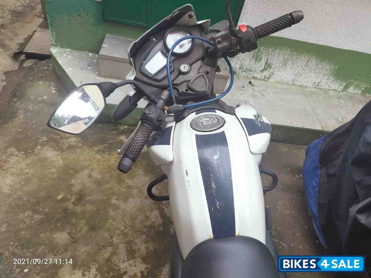 White TVS Apache RTR 160