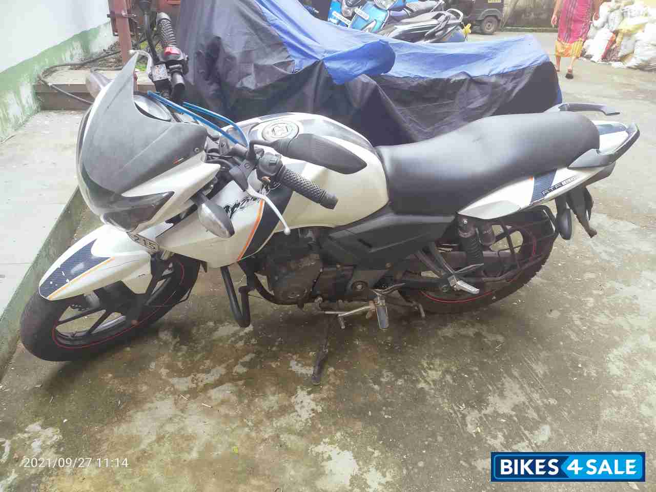 White TVS Apache RTR 160