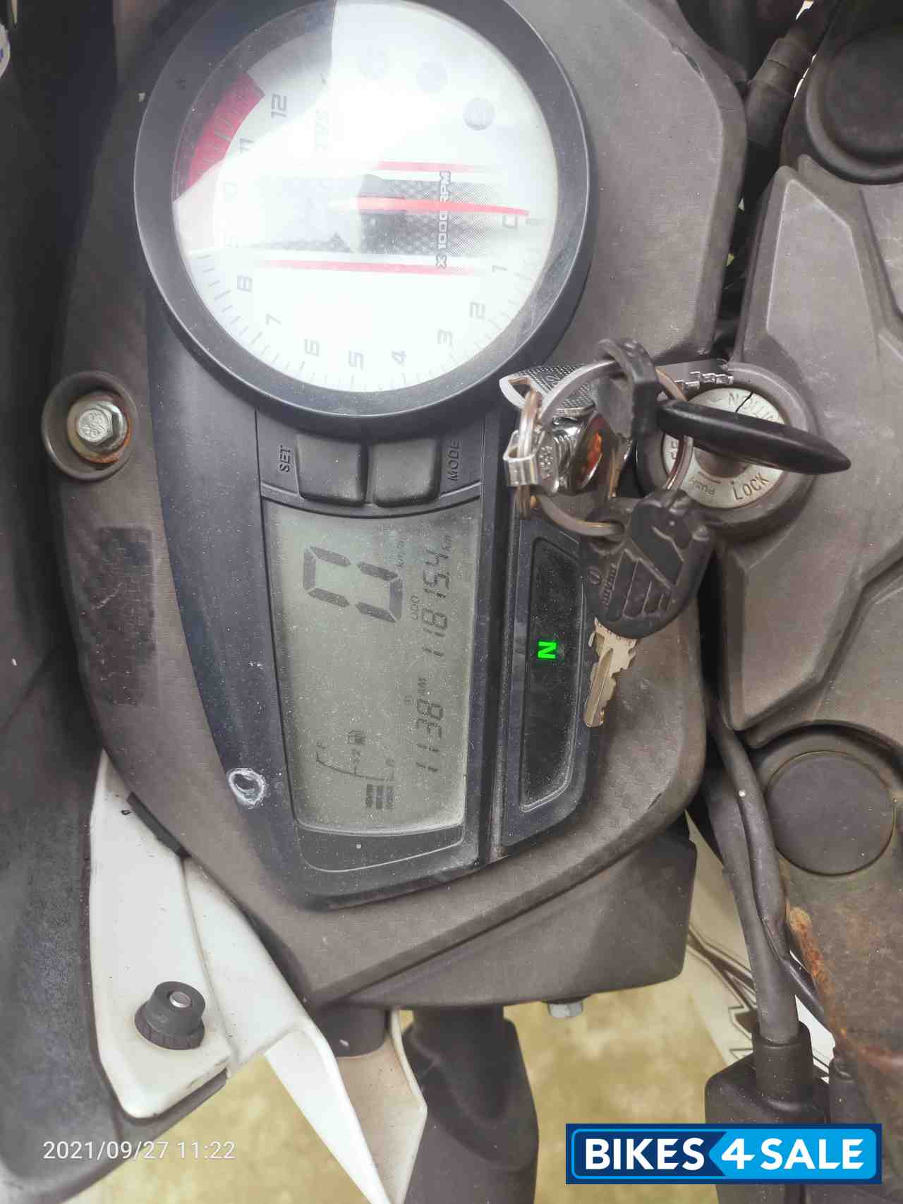 White TVS Apache RTR 160