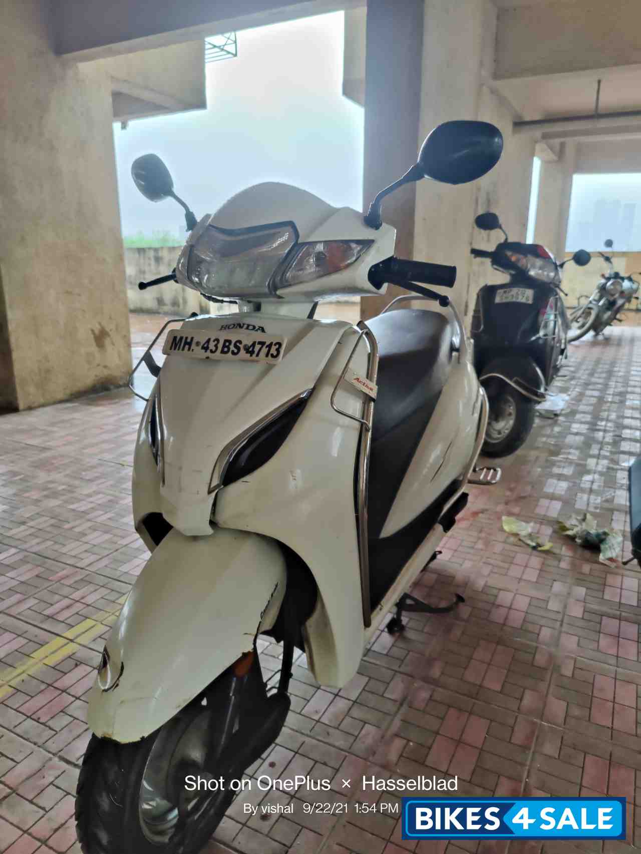 White Honda Activa 5G