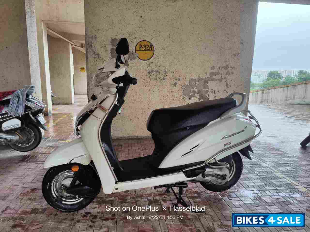 White Honda Activa 5G