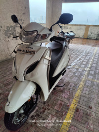 White Honda Activa 5G