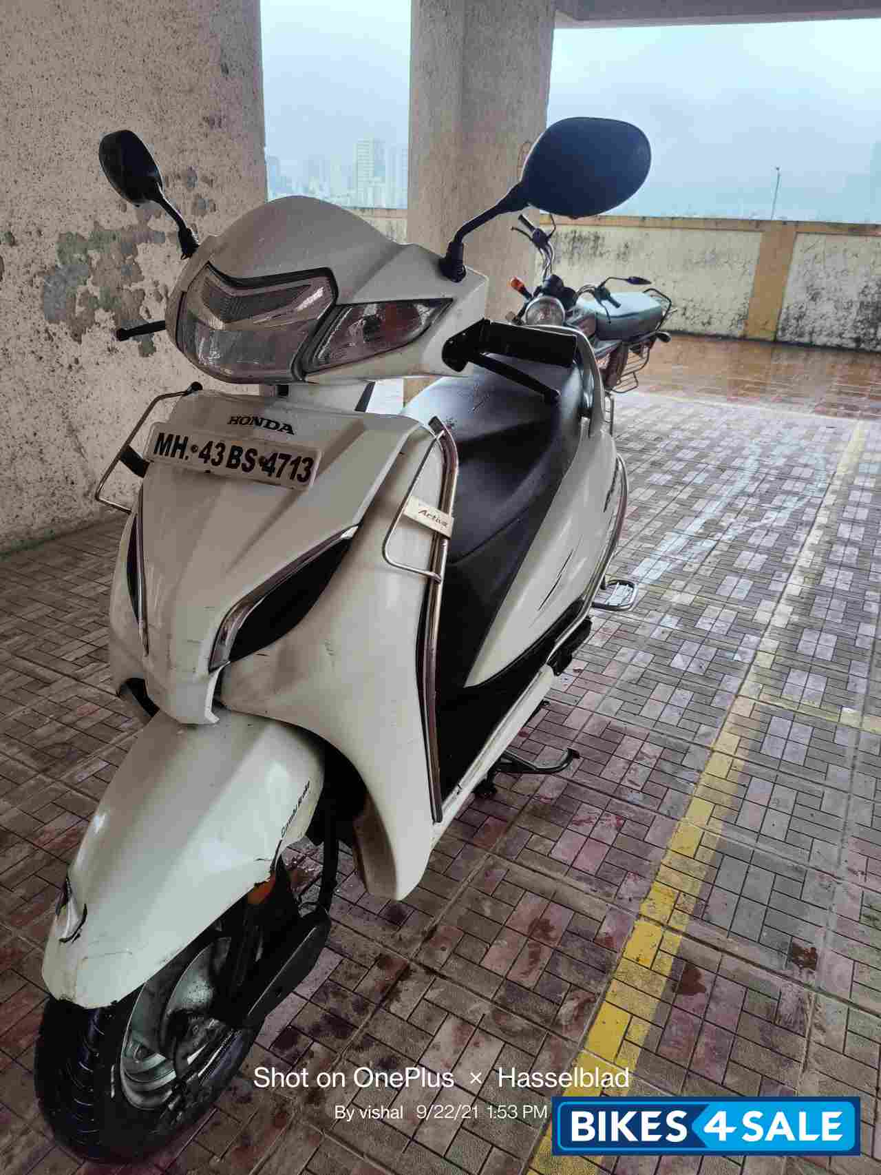 White Honda Activa 5G