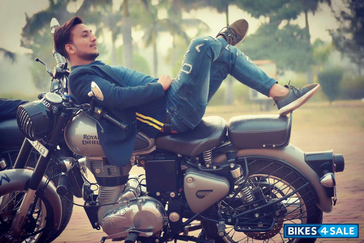 Gunmetal Grey Royal Enfield Classic Gunmetal Grey