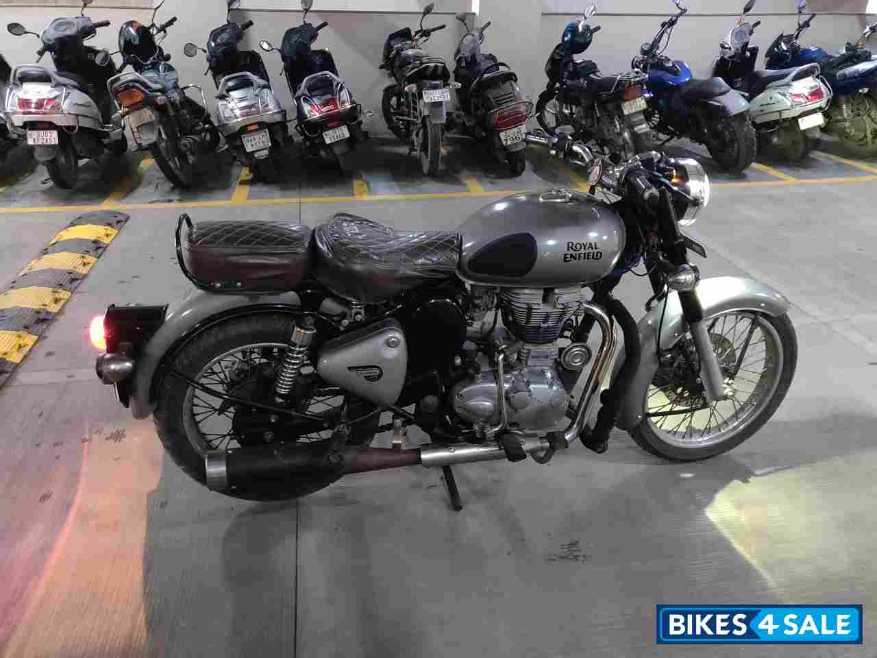 Gunmetal Grey Royal Enfield Classic Gunmetal Grey