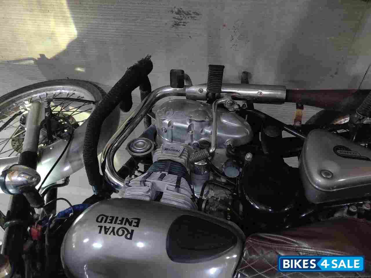 Gunmetal Grey Royal Enfield Classic Gunmetal Grey