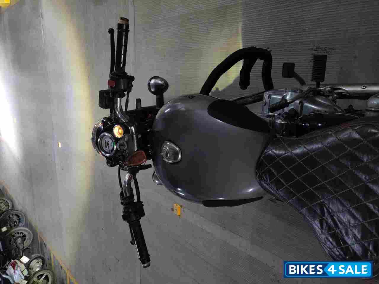 Gunmetal Grey Royal Enfield Classic Gunmetal Grey