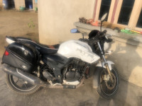 White TVS Apache RTR 180