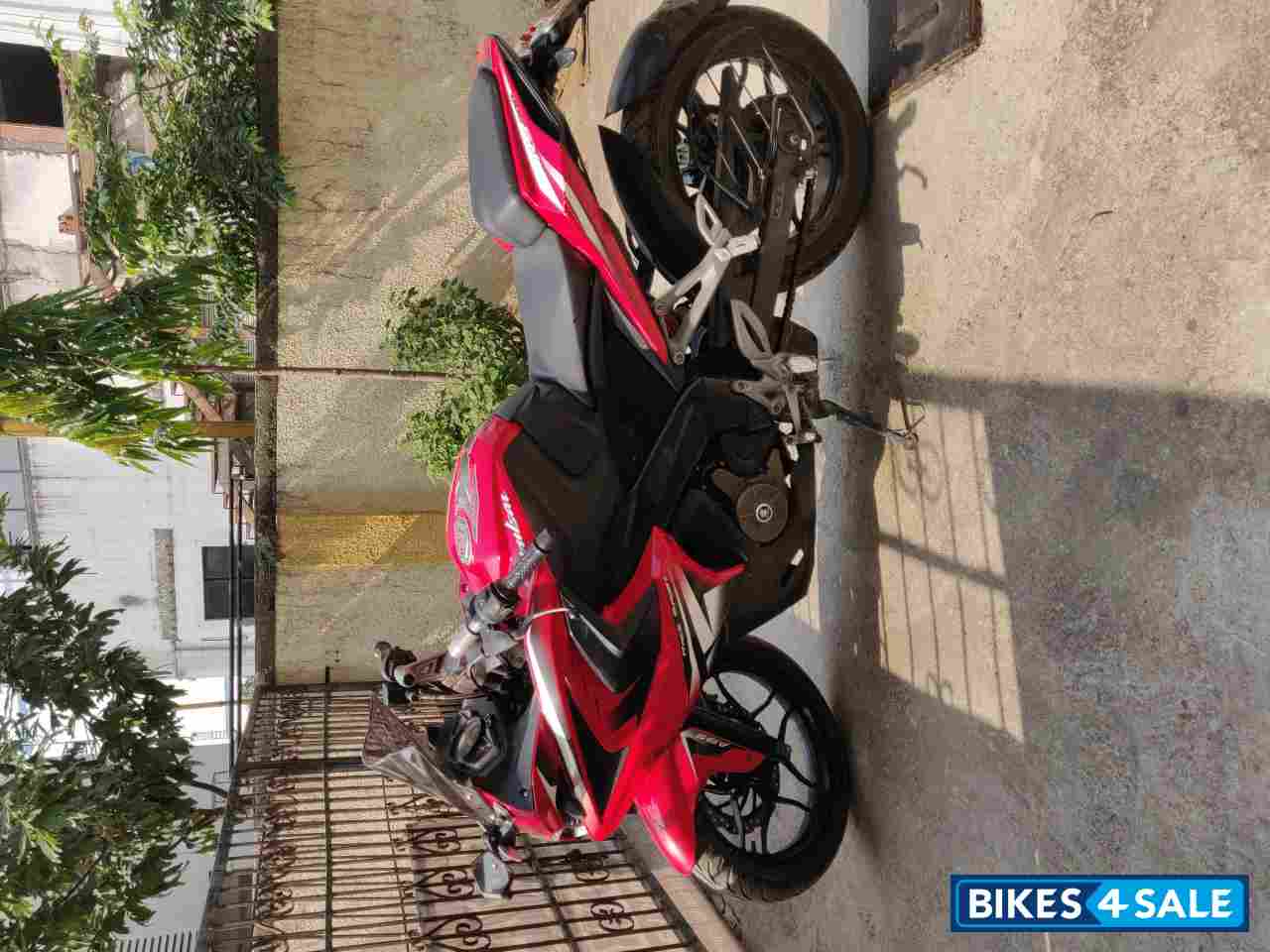 Bajaj Pulsar RS 200 ABS