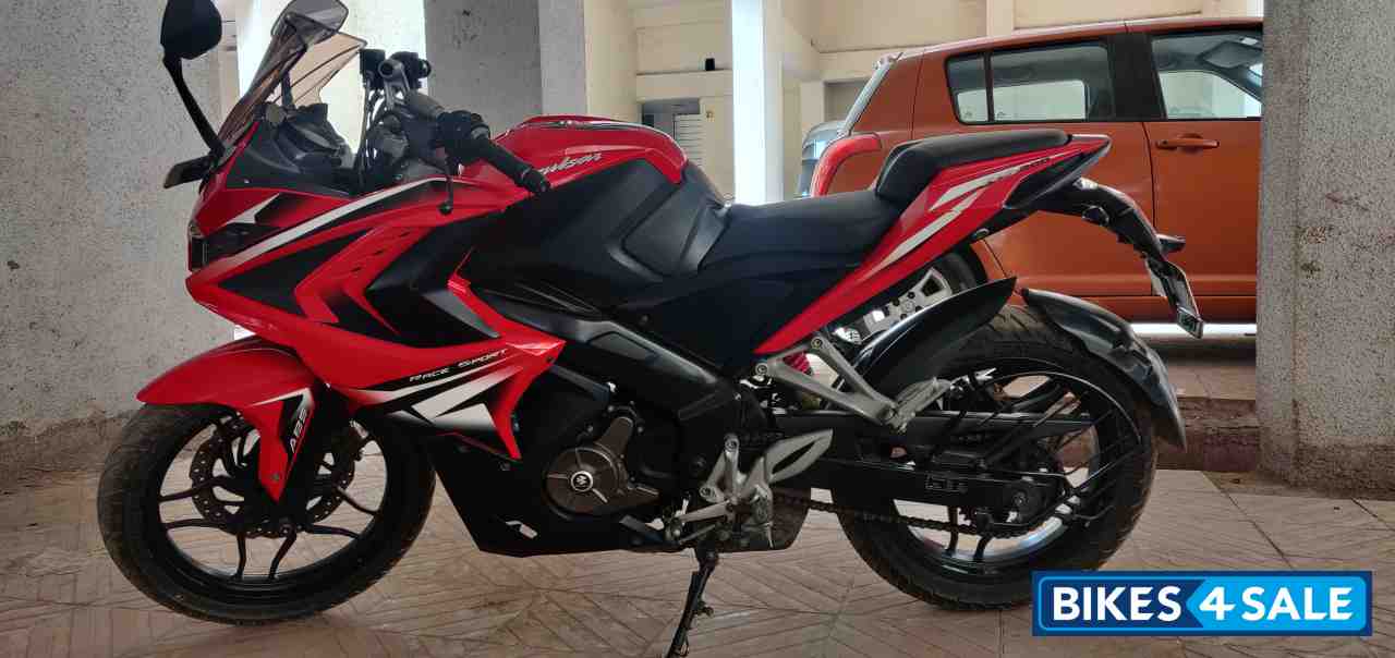 Bajaj Pulsar RS 200 ABS