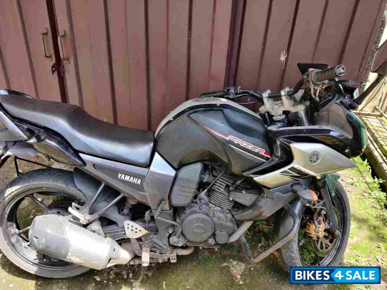 Black And Silver Yamaha Fazer
