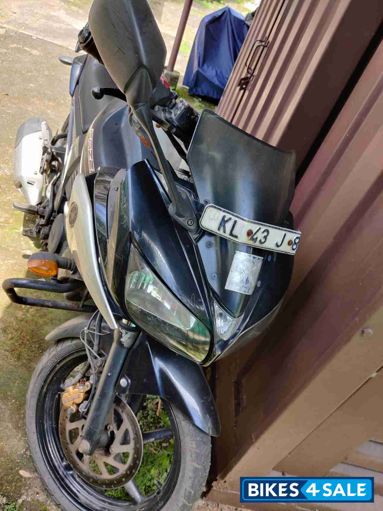 Black And Silver Yamaha Fazer